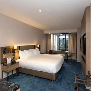 Zimmer mit Kingsize-Bett für Gäste mit Behinderungen